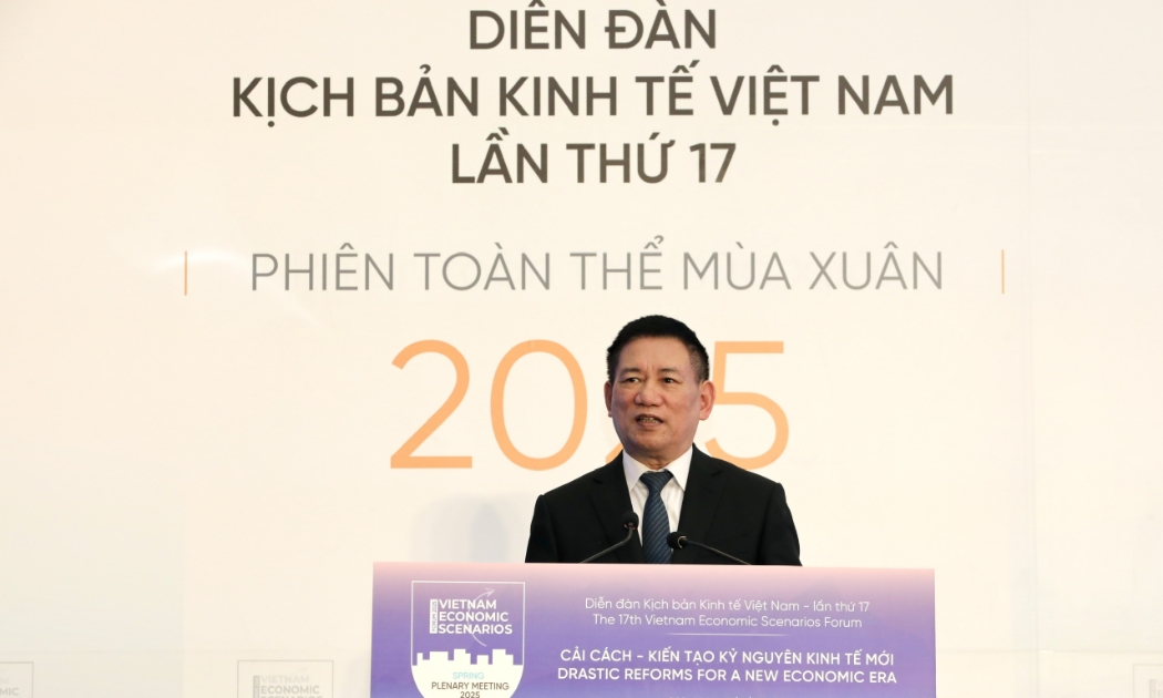 Phó Thủ tướng Chính phủ Hồ Đức Phớc phát biểu tại Diễn đàn Kịch bản Kinh tế Việt Nam lần thứ 17 - VESF 2025 vào ngày 7/1. Ảnh: Việt Dũng.