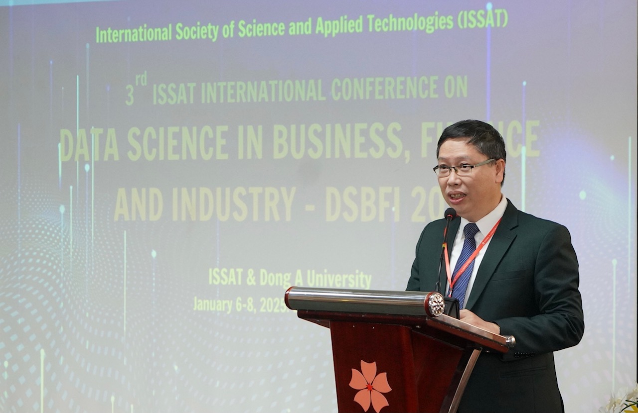PGS.TS Đinh Thành Việt, Phó Hiệu trưởng Đại học Đông Á phát biểu khai mạc hội thảo “Hội thảo (DSBFI) 2025.