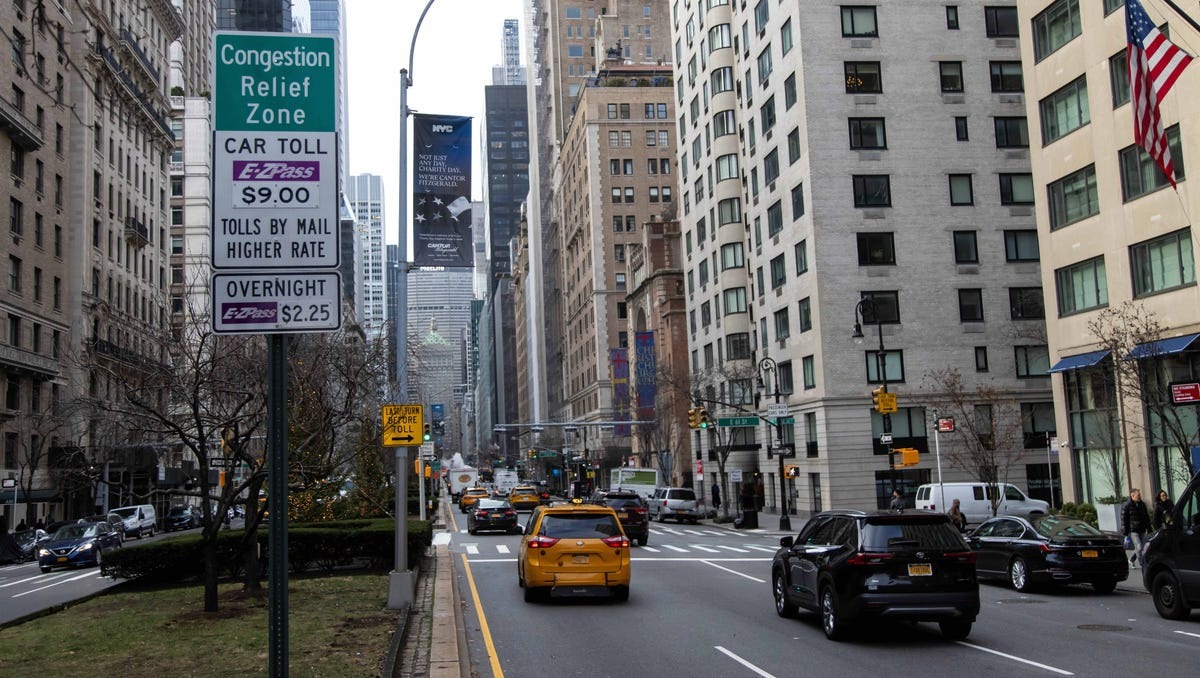 Thành phố New York vừa chính thức triển khai thu phí tắc đường tại khu vực Manhattan - Ảnh: Getty Images