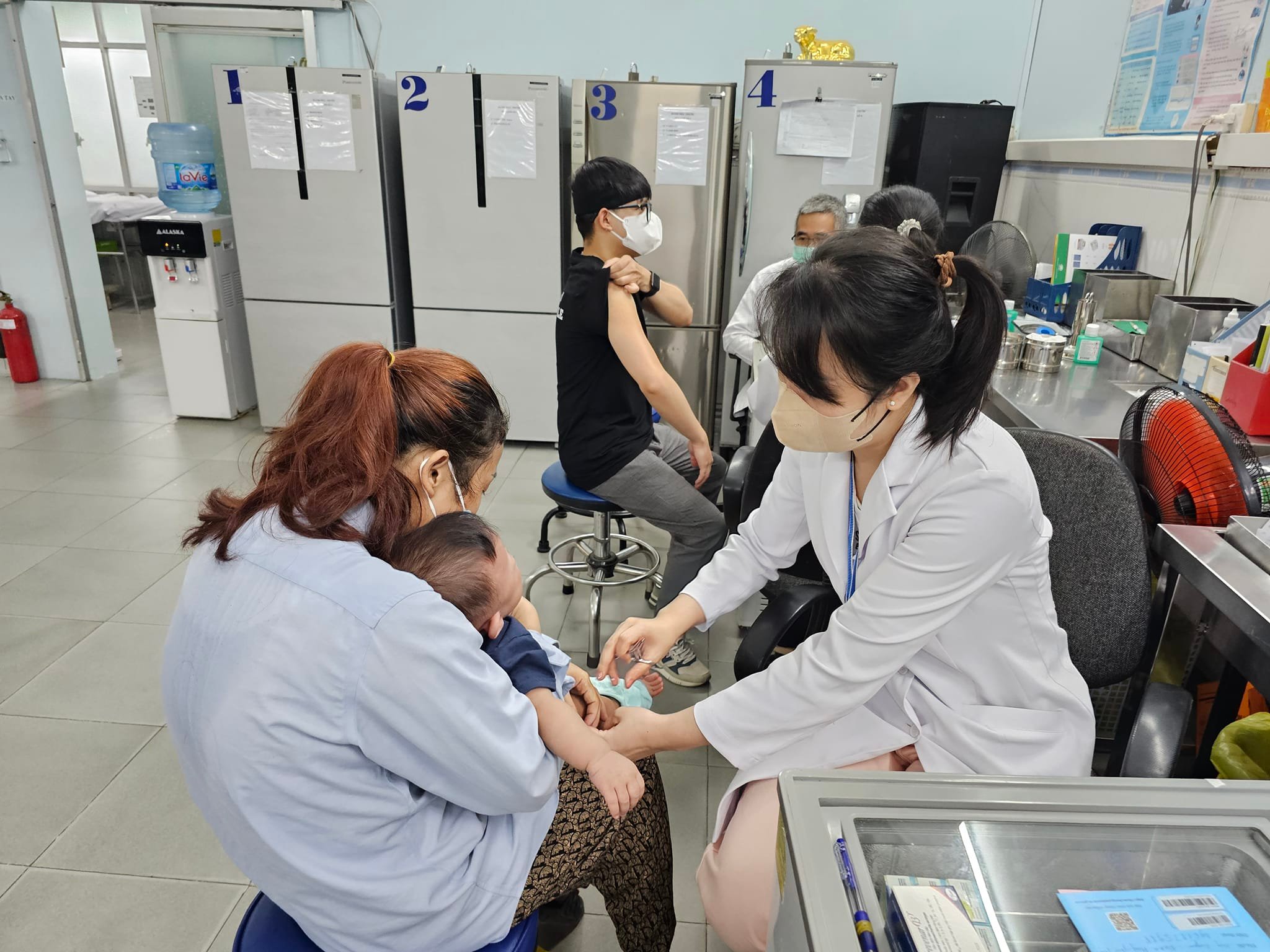 Ô nhiễm không khí có thể gây nguy hại đến sức khỏe đối với các nhóm nhạy cảm như trẻ em, người mắc bệnh hô hấp...Ảnh minh họa: Tuấn Dũng.