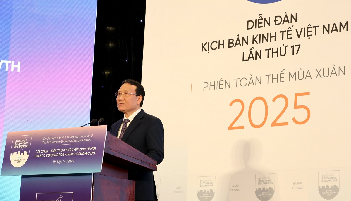 PGS.TS. Nguyễn Hồng Sơn, Ph&oacute; trưởng Ban Kinh tế Trung ương ph&aacute;t biểu tại Diễn đ&agrave;n. Ảnh: Việt Dũng.