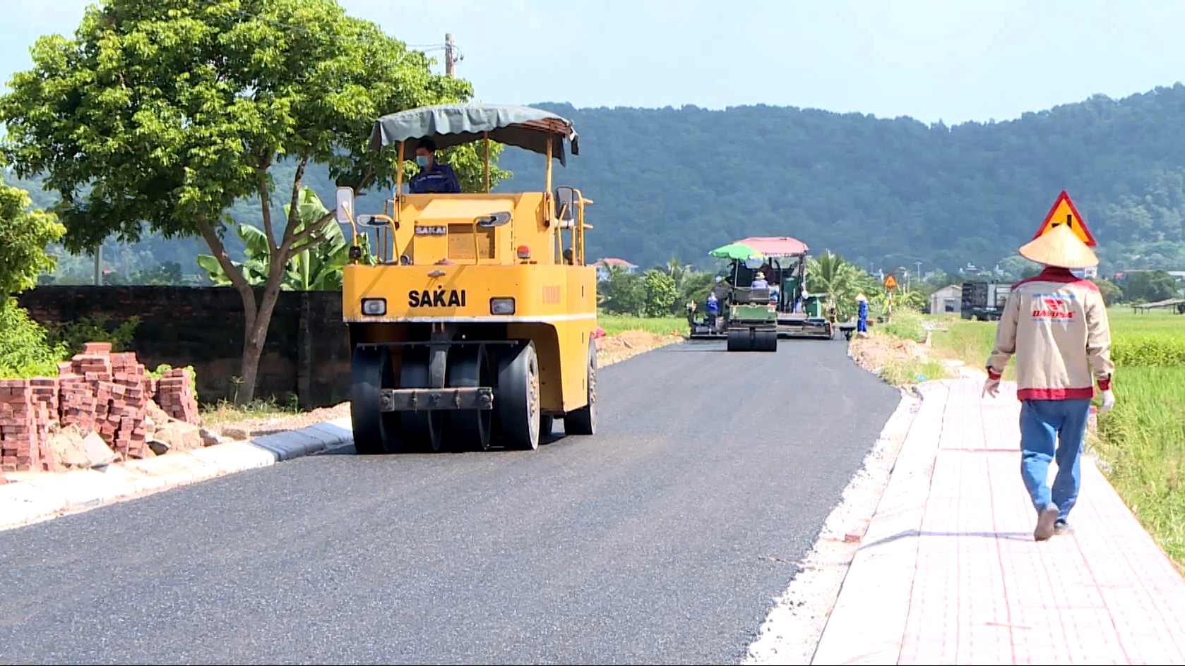 Xây dựng đường nông thôn mới kiểu mẫu tại huyện An Lão (Hải Phòng).