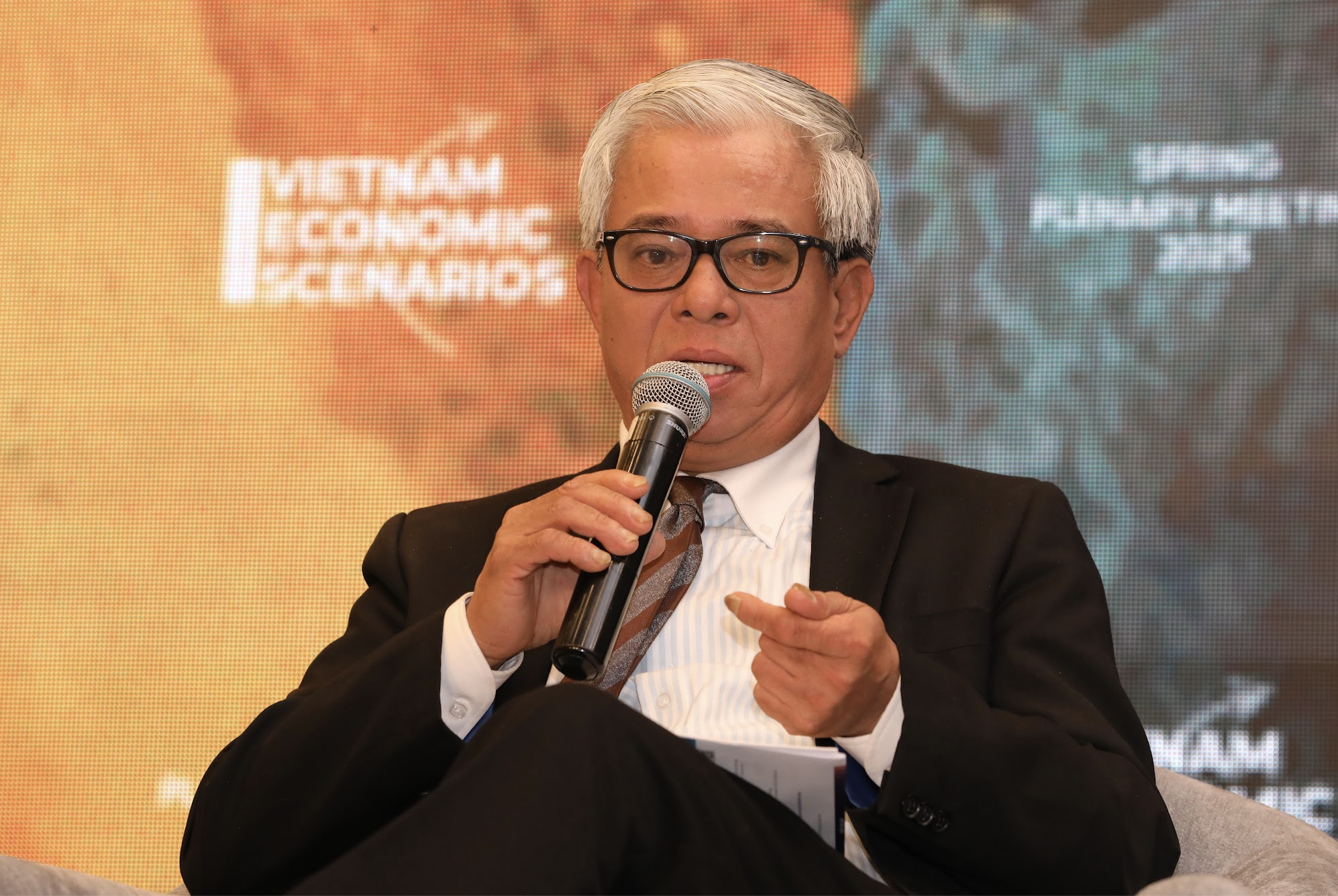 Nguyên Thứ trưởng Bộ Ngoại giao, Nguyên Đại sứ Việt Nam tại Hoa Kỳ Phạm Quang Vinh.