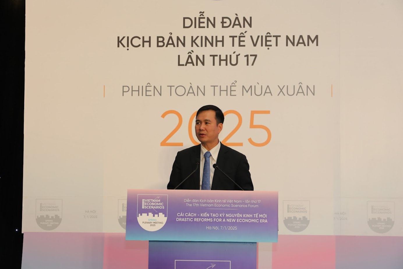 Thứ trưởng Bùi Thế Duy: Nghị quyết 57 đã đưa ra nhiều giải pháp, trong đó đặc biết nhấn mạnh vấn đề kêu gọi toàn dân, doanh nghiệp và chính phủ cùng đồng hành vượt qua khó khăn để bước vào giai đoạn tăng trưởng từ thu nhập trung bình thấp lên thu nhập trung bình cao, và có thể đạt đến bước thu nhập cao.