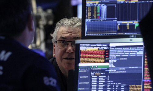 Chứng khoán Mỹ tăng điểm dù Fed cảnh báo về lạm phát, giá dầu giảm vì lượng tồn trữ tăng