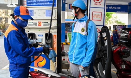 Giá xăng dầu đồng loạt tăng lần thứ hai liên tiếp ngay trong những ngày đầu năm mới