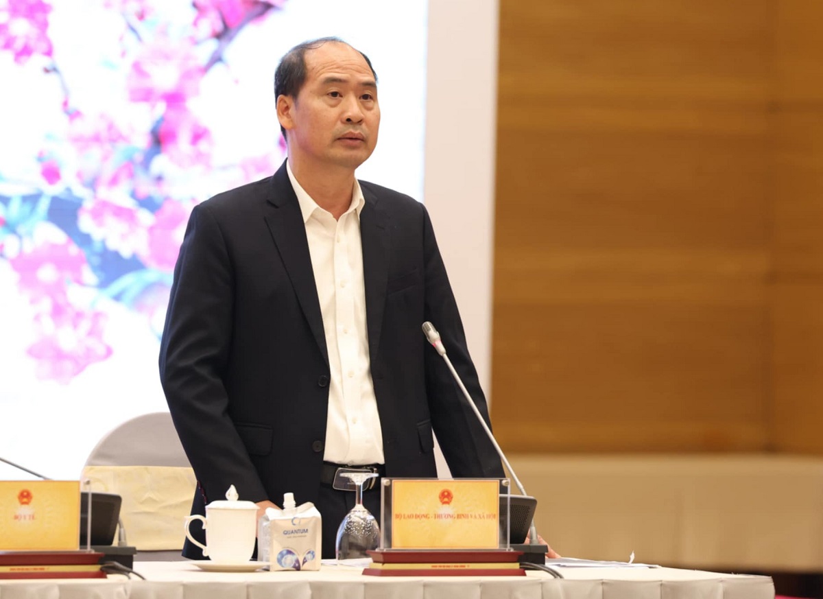 Thứ trưởng Bộ Lao động - Thương binh v&agrave; X&atilde; hội Nguyễn Văn Hồi: 