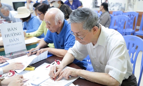 Gần 80% người đã nhận lương hưu, trợ cấp bảo hiểm qua tài khoản
