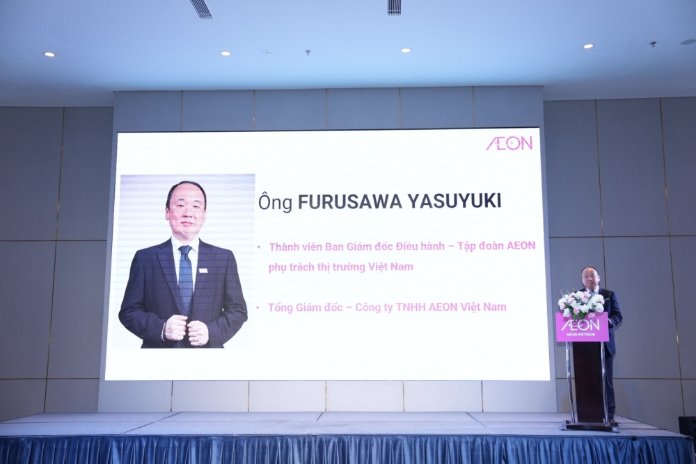 Ông Furusawa Yasuyuki, Tổng Giám đốc Công ty TNHH AEON Việt Nam phát biểu tại buổi họp báo