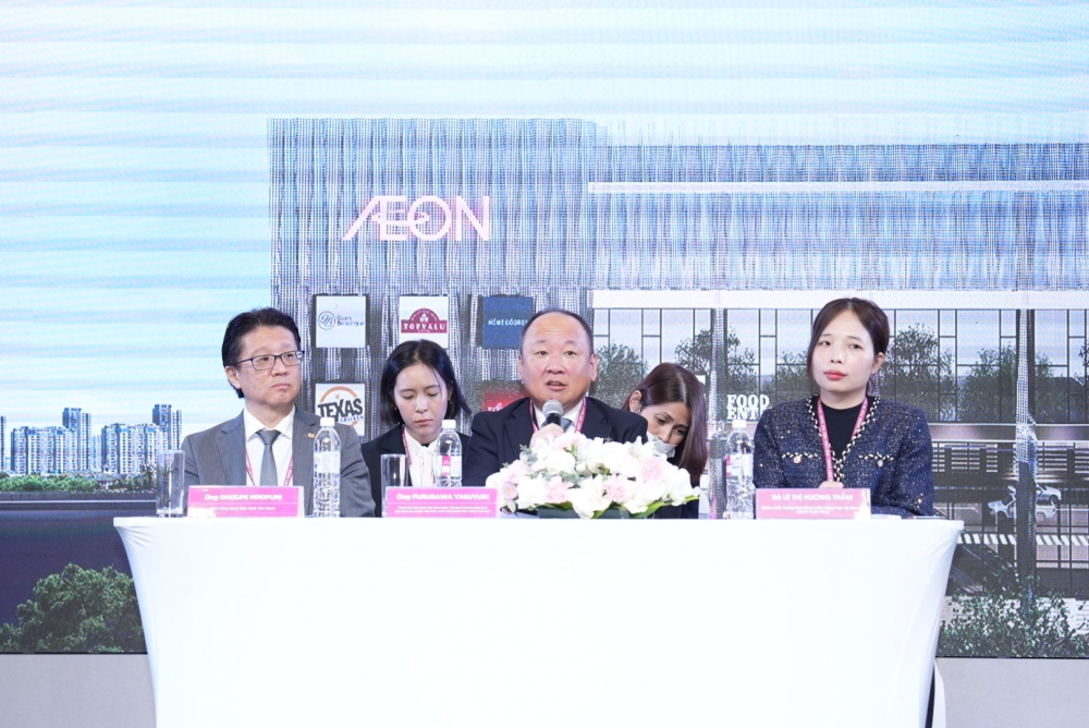 L&atilde;nh đạo Tập đo&agrave;n AEON Việt Nam trả lời c&acirc;u hỏi của ph&oacute;ng vi&ecirc;n