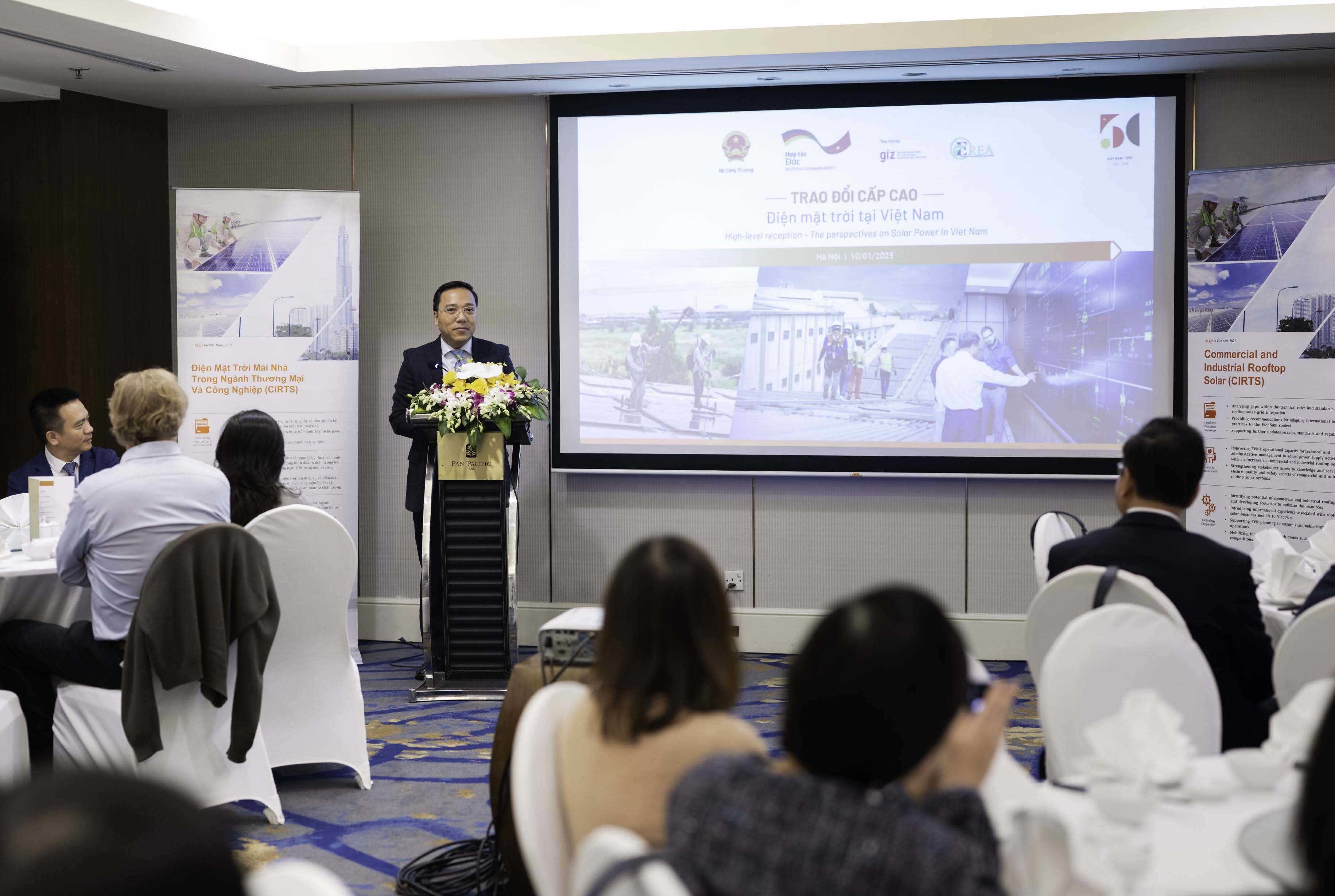 Thứ trưởng Nguyễn Hoàng Long: "Việt Nam trở thành quốc gia đi đầu về phát triển điện mặt trời trong khu vực ASEAN".