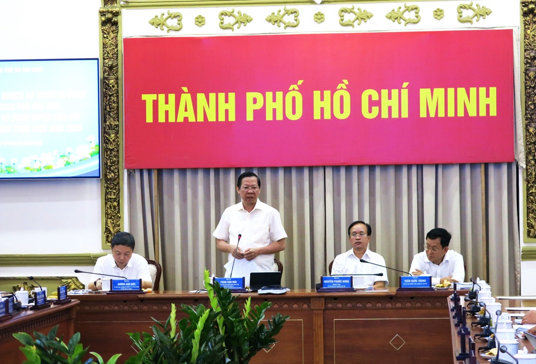 Chủ tịch UBND TP.HCM Phan Văn M&atilde;i ph&aacute;t biểu chỉ đạo tại buổi l&agrave;m việc - Nguồn: Cổng th&ocirc;ng tin điện tử TP.HCM.
