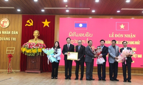 Quảng Trị nhận Huân chương Lao động hạng nhất của Lào