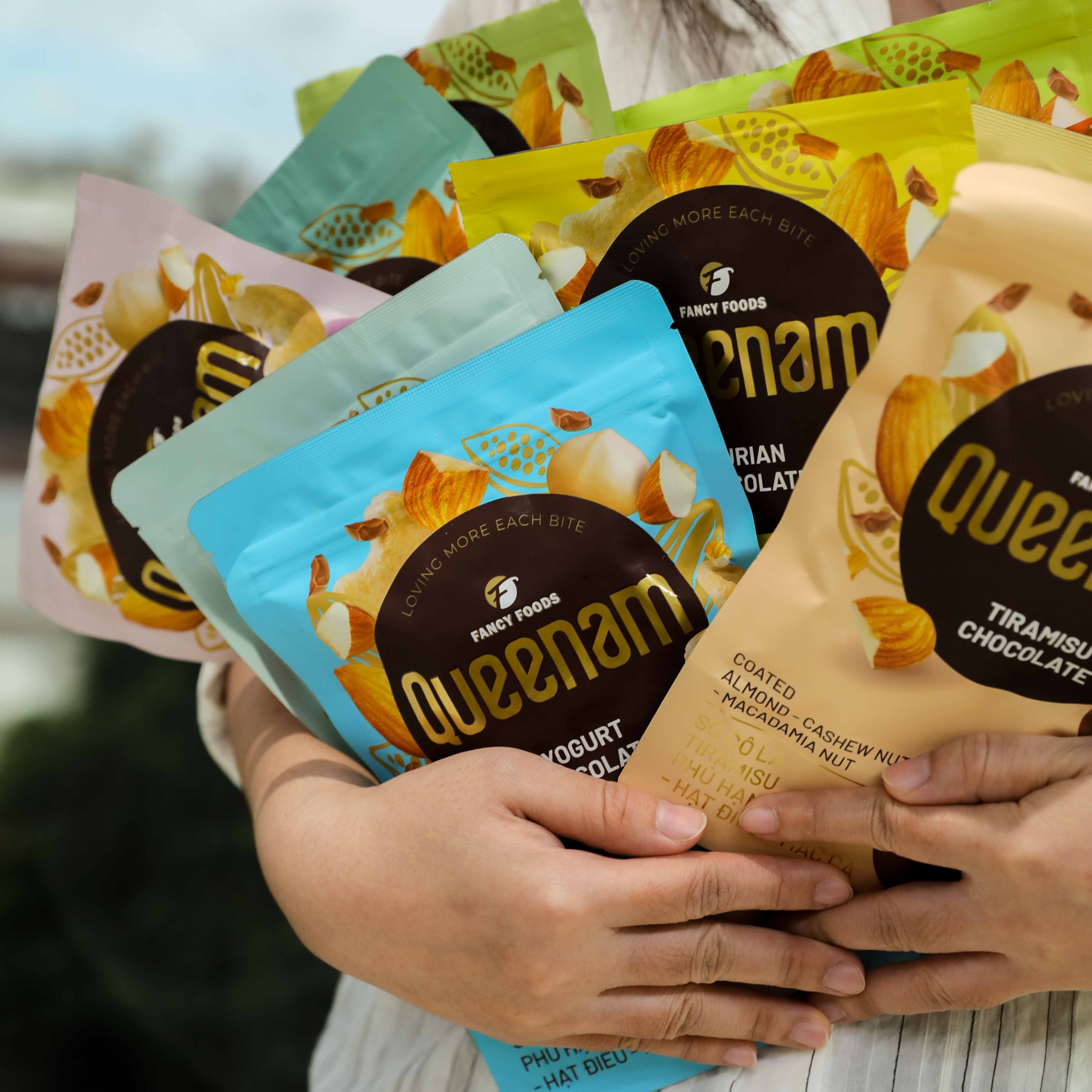 Queenam Chocolate với mong muốn "Trao gửi y&ecirc;u thương qua từng miếng s&ocirc;c&ocirc;la ngọt ng&agrave;o - Bởi y&ecirc;u thương l&agrave; trao đi sự ngọt ng&agrave;o". Ảnh: Queenam