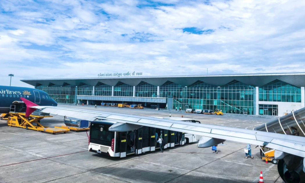 Cảng hàng không quốc tế Vinh chỉ có thể đáp ứng tối đa 6 vị trí đỗ máy bay, vì vậy, việc nâng cấp là rất cần thiết.