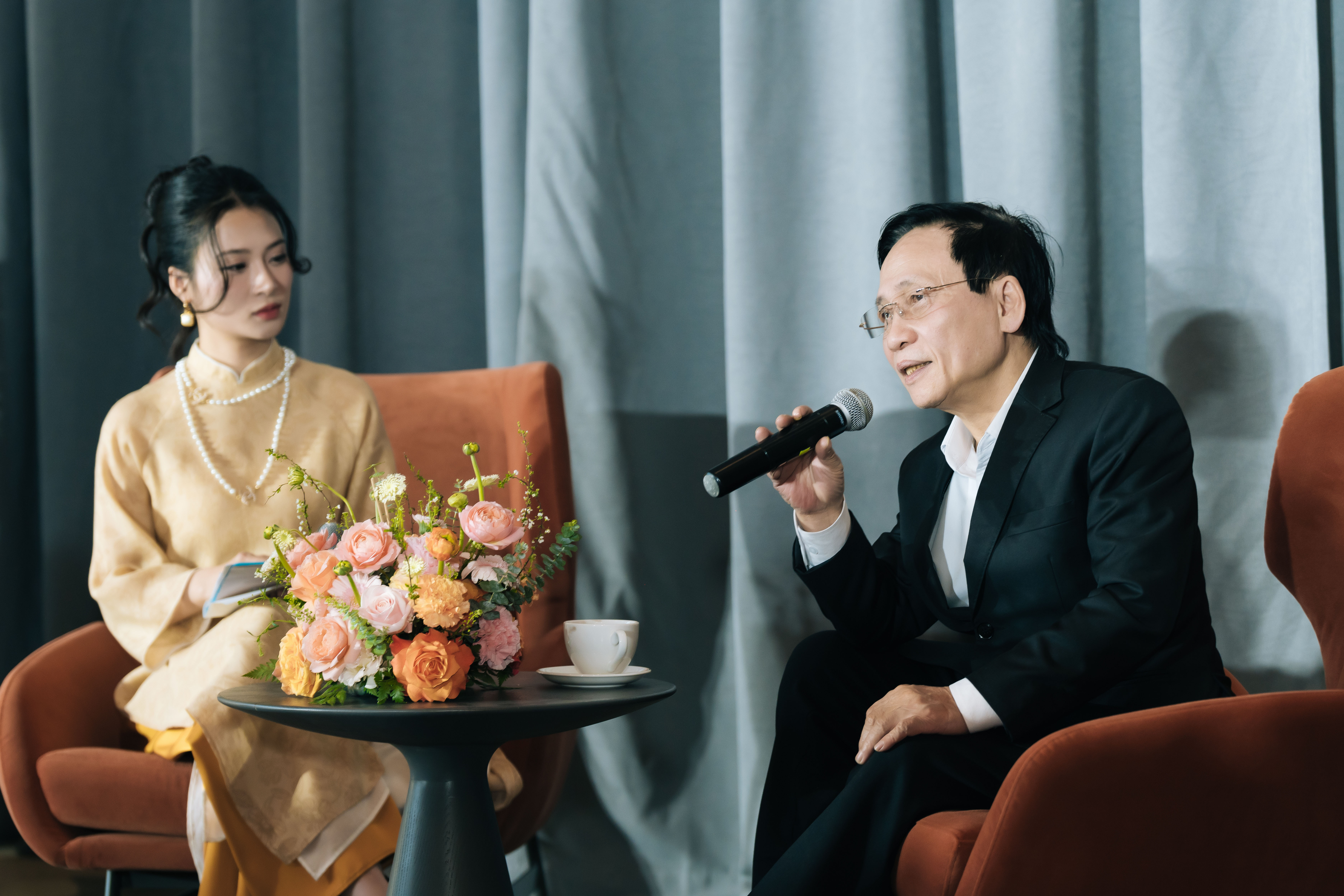 Nh&agrave; nghi&ecirc;n cứu Đ&ocirc;ng phương học Nguyễn Quang Minh chia sẻ về vận kh&iacute; năm 2024, vai tr&ograve; của yếu tố nước trong ứng dụng phong thuỷ hiện đại.