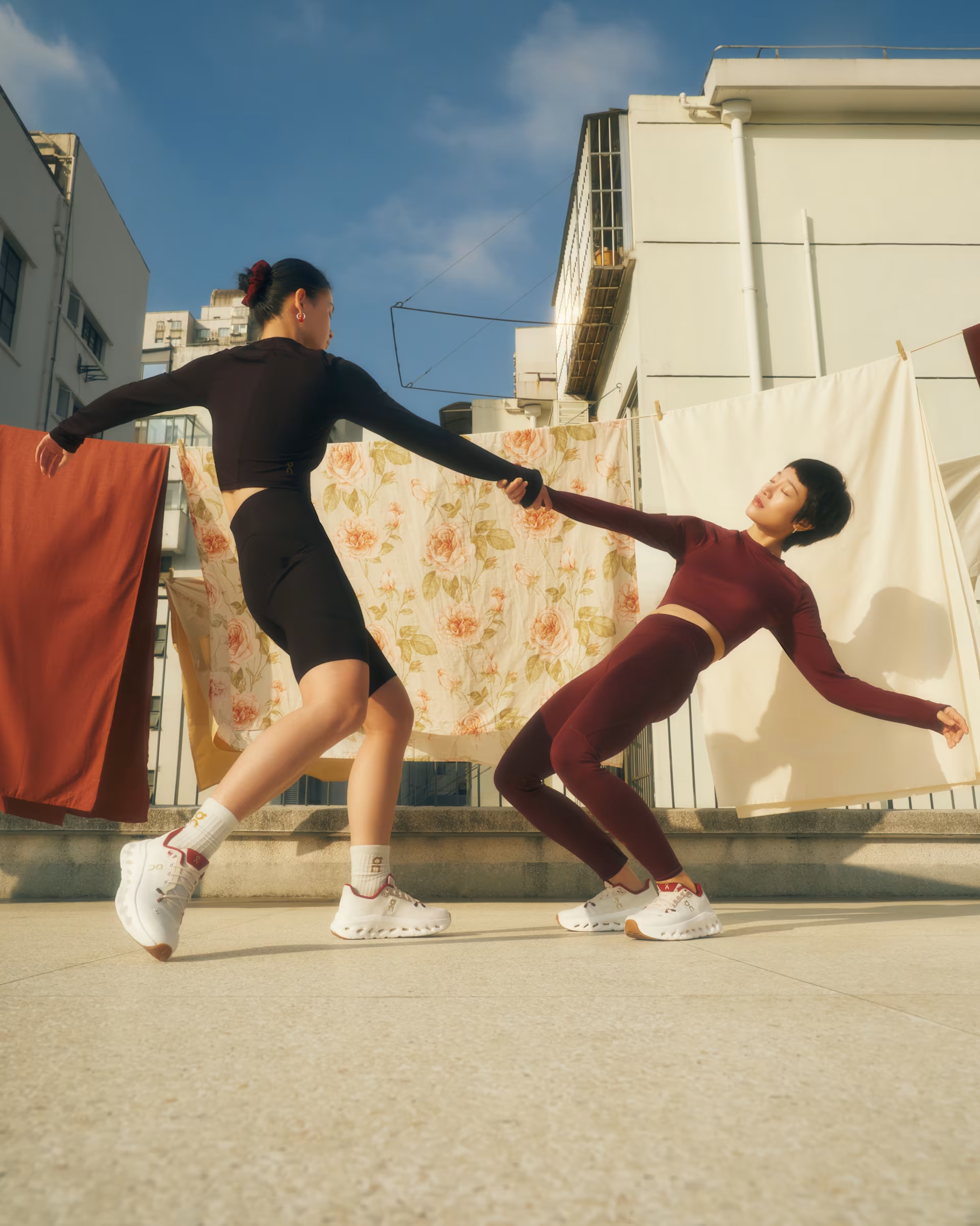 Trang phục, giày dép và phụ kiện phiên bản đặc biệt theo chủ đề rắn của On Running.