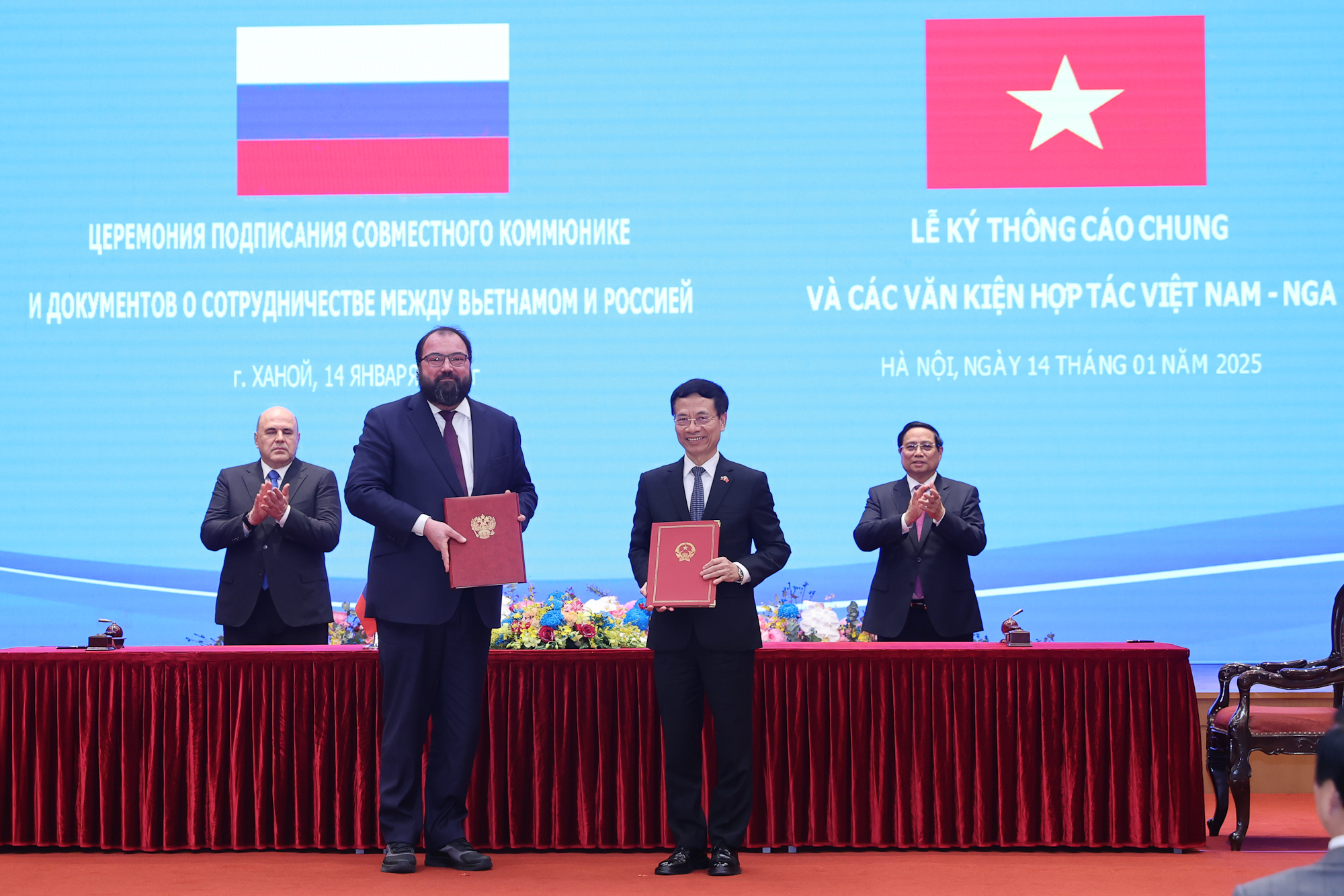 Hai Thủ tướng chứng kiến lễ ký Bản ghi nhớ giữa Bộ Phát triển số, Thông tin liên lạc và Truyền thông đại chúng Liên bang Nga và Bộ Thông tin và Truyền thông Việt Nam - Ảnh: VGP