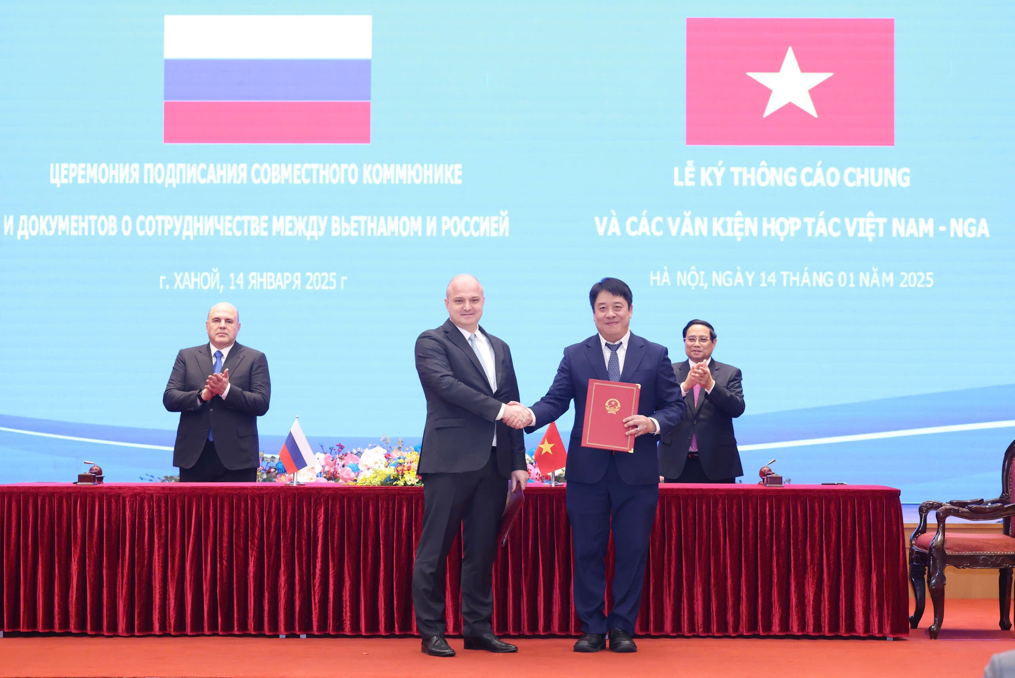 Hai Thủ tướng chứng kiến lễ ký Bản ghi nhớ về đẩy mạnh hợp tác trong lĩnh vực năng lượng hạt nhân - Ảnh: VGP