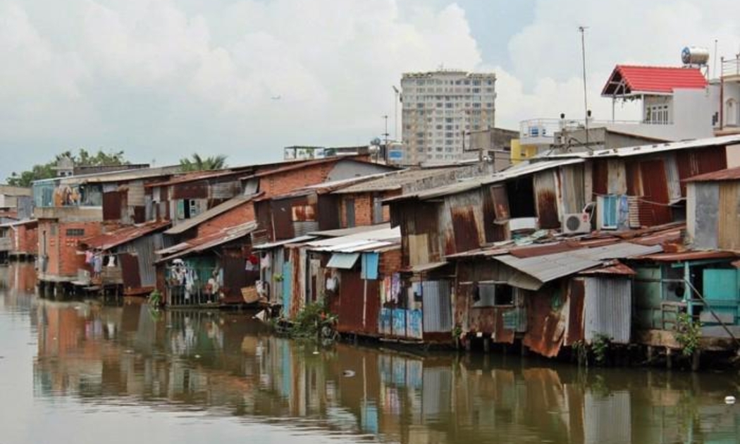 TP. Hồ Chí Minh tăng cường xử lý vi phạm xây dựng không phép trên hành lang sông, kênh, rạch - Ảnh minh họa.