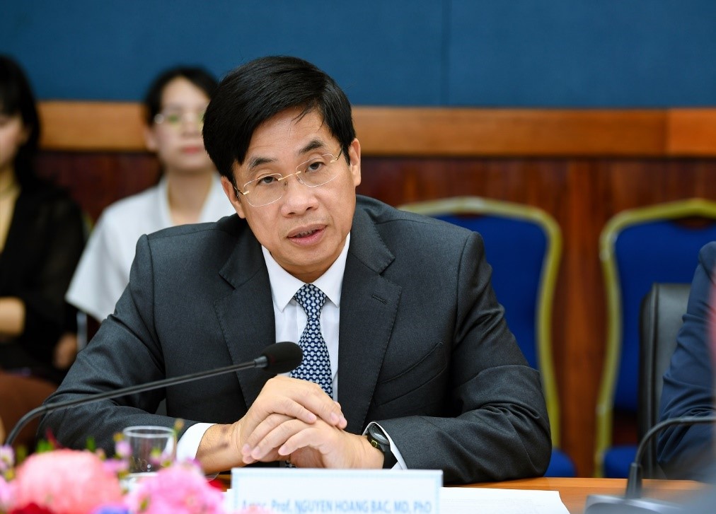 PGS TS BS. Nguyễn Hoàng Bắc - Giám đốc Bệnh viện Đại học Y Dược TP. HCM kỳ vọng nâng cao chất lượng khám chữa bệnh và thực hiện hoá mục tiêu của bệnh viện thông qua việc hợp tác cùng Medtronic. Ảnh: Minh Hà.