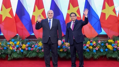 Vietnamese, Russian PMs discuss measures to boost trade ties