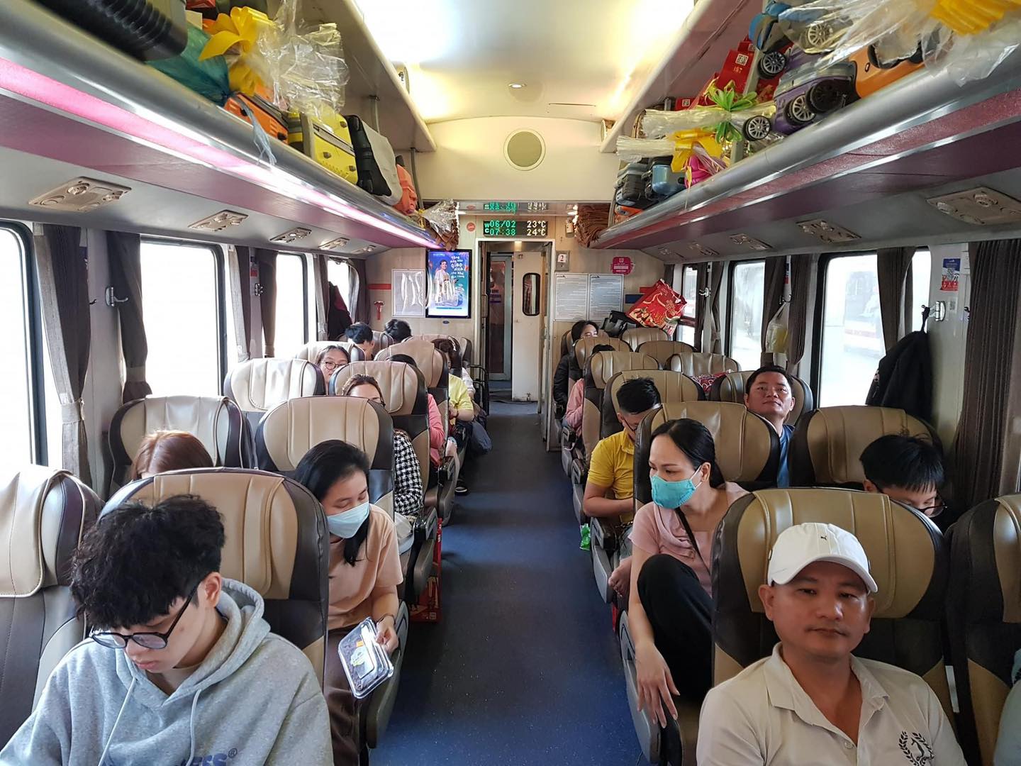 gành Đường sắt khuyến cáo hành khách khi đi tàu sắp xếp thời gian có mặt ở ga trước giờ tàu chạy từ 30 - 60 phút.