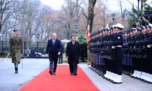 Thủ tướng Donald Tusk chủ trì lễ đón Thủ tướng Phạm Minh Chính thăm chính thức Ba Lan