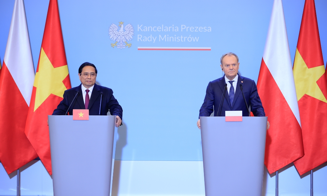 Thủ tướng Ba Lan Donald Tusk và Thủ tướng Phạm Minh Chính đã gặp gỡ báo chí để thông báo về kết quả hội đàm - Ảnh: VGP