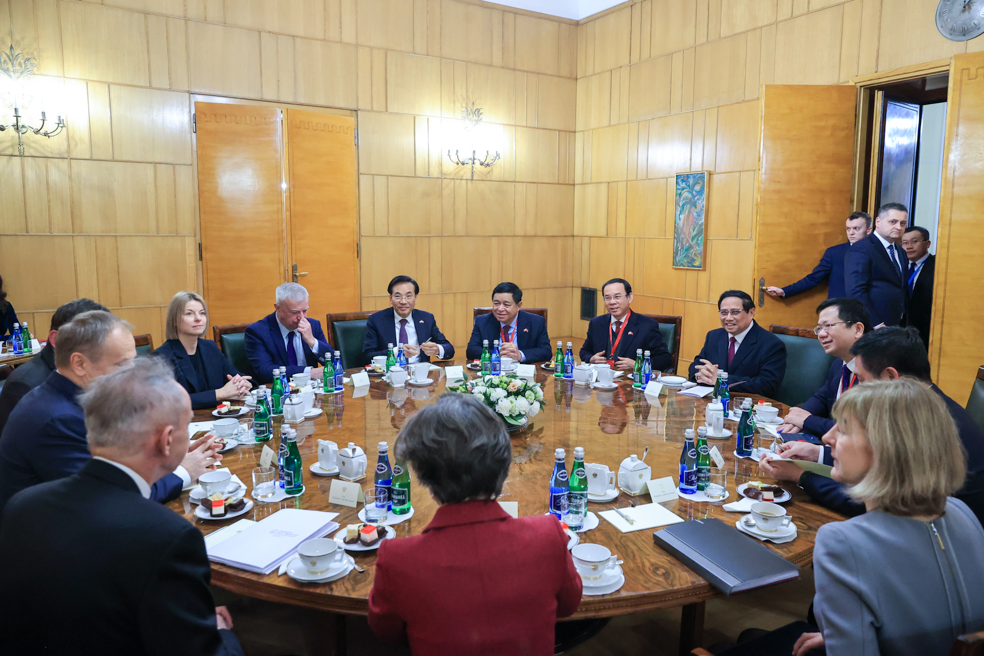 Hai Thủ tướng nhất tr&iacute; tiếp tục triển khai hiệu quả c&aacute;c khu&ocirc;n khổ hợp t&aacute;c, c&aacute;c c&aacute;c thỏa thuận đ&atilde; k&yacute; kết giữa hai nước - Ảnh: VGP