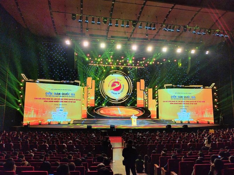 National forum on development of digital technology enterprises opens in Hanoi