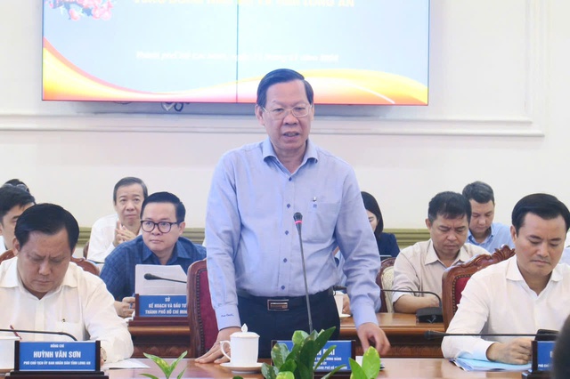 Chủ tịch UBND TP.HCM Phan Văn Mãi phát biểu tại buổi làm việc - Ảnh: VGP/Vũ Phong.