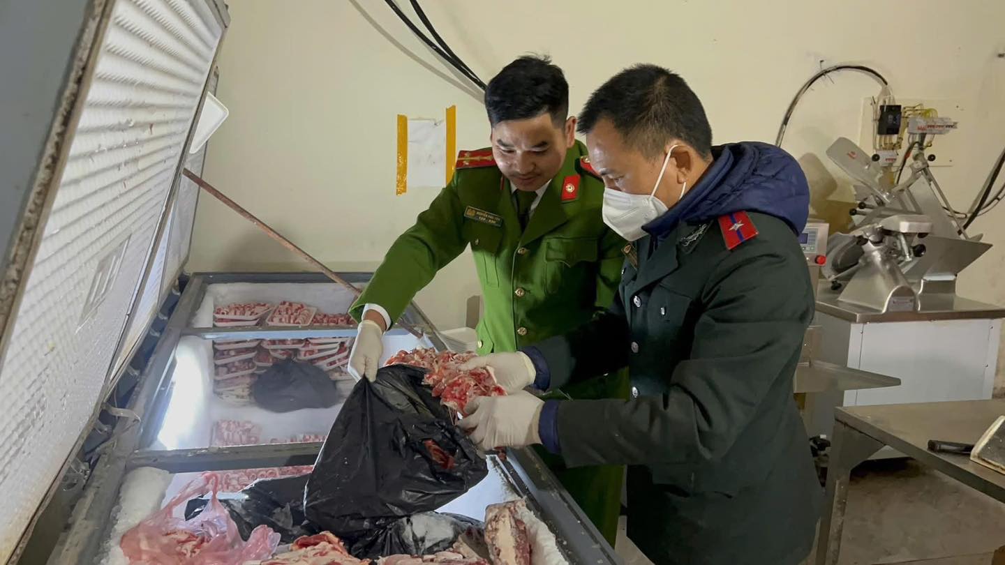 Vấn đề an toàn thực phẩm cũng đáng lo ngại khi mua hàng trên chợ mạng.