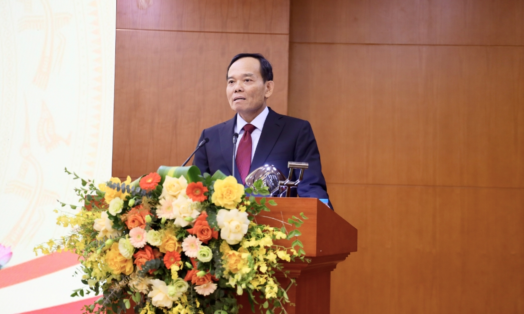 Đồng chí Trần Lưu Quang, Ủy viên Trung ương Đảng, Trưởng Ban Kinh tế Trung ương phát biểu tại hội nghị.