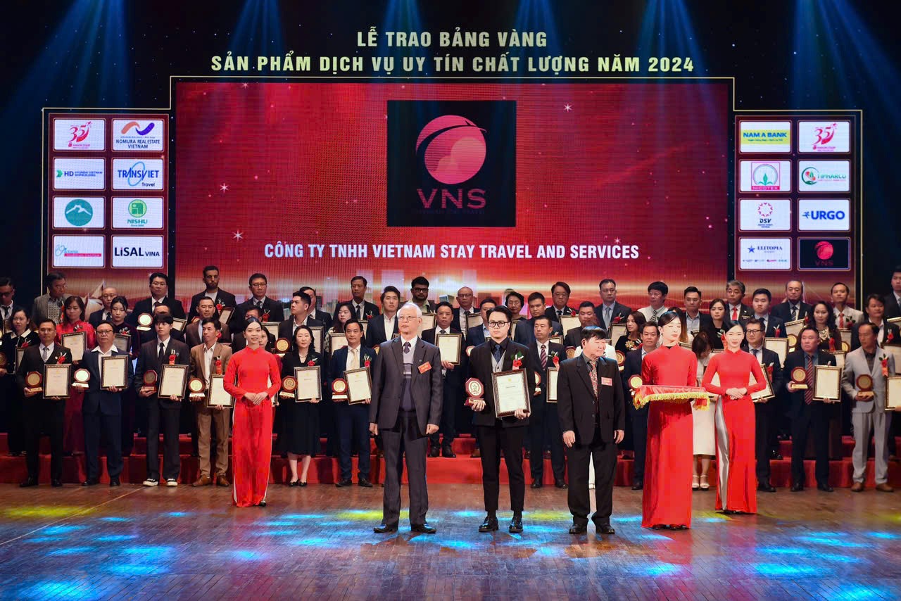 Ông Đào Ngọc Luân, giám đốc công ty nhận danh hiệu Top 10 Dịch vụ Uy tín Chất lượng được người Việt Tin dùng năm 2024.