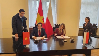 Vietnam, Poland sign labor cooperation agreement