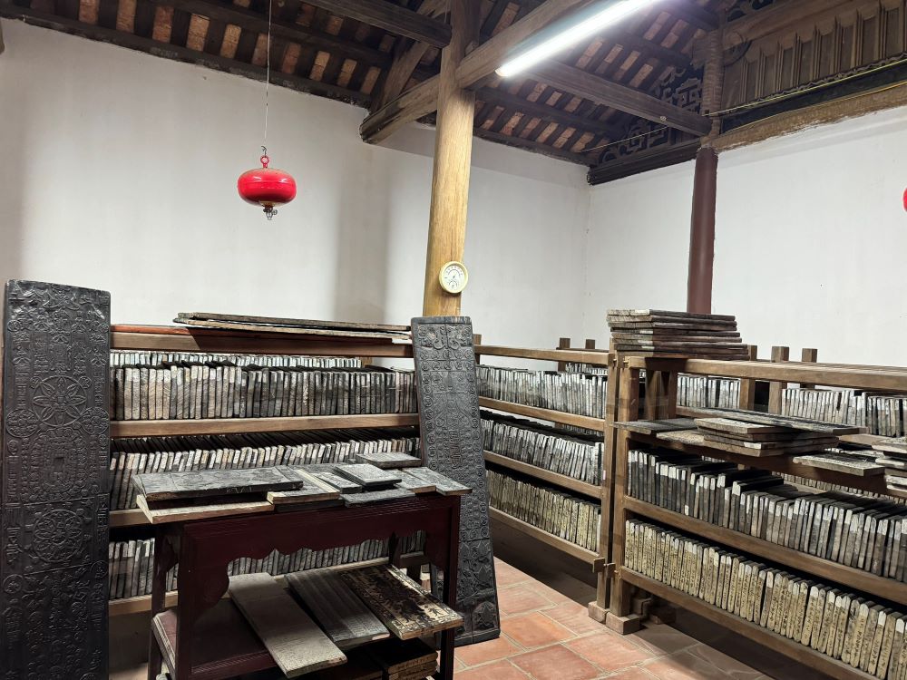 Kho Mộc bản ván in cổ tại chùa Bổ Đà.