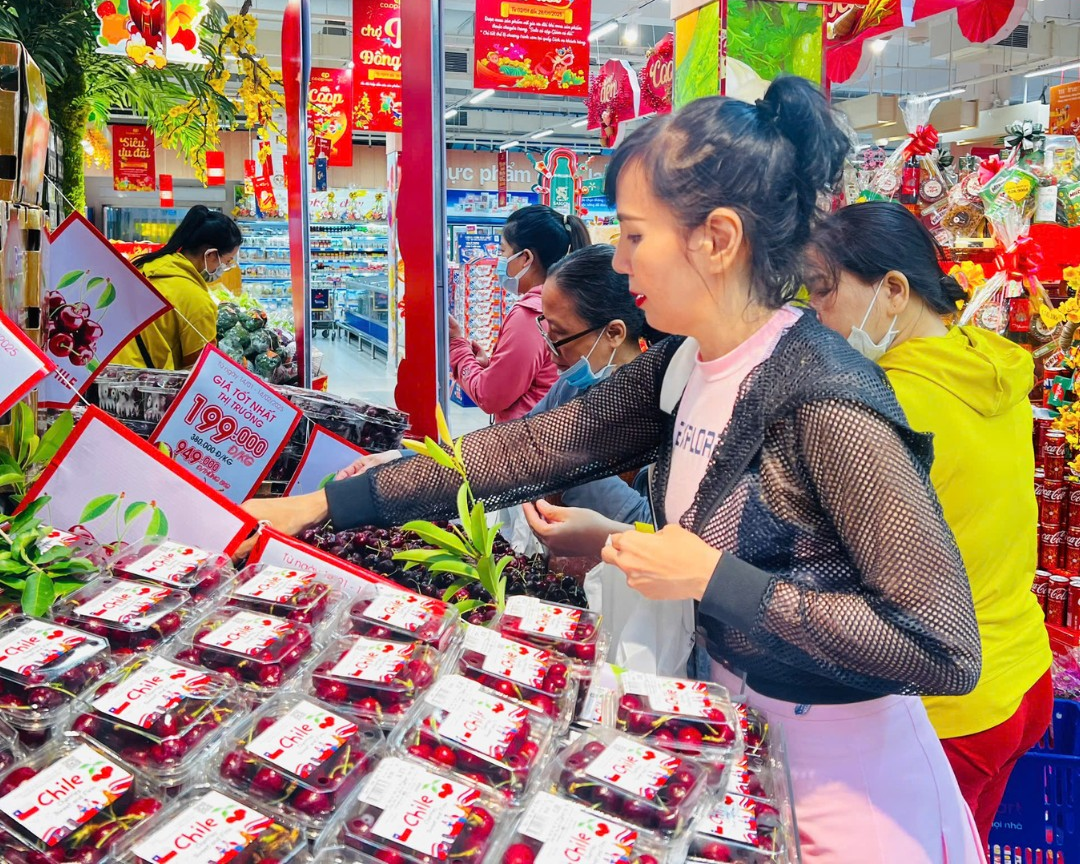Saigon Co.op cho biết, sau gần 2 tuần triển khai chương trình mua sắm tết, 800 điểm bán trên toàn quốc đã đón hơn 10 triệu lượt khách.