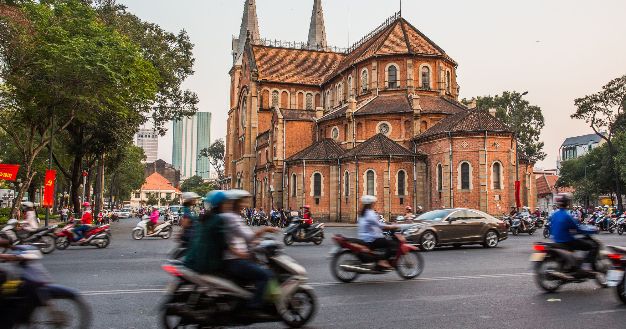 TP.HCM đặt mục tiêu đón 8,5 triệu lượt khách quốc tế và 45 triệu lượt khách nội địa trong năm 2025.