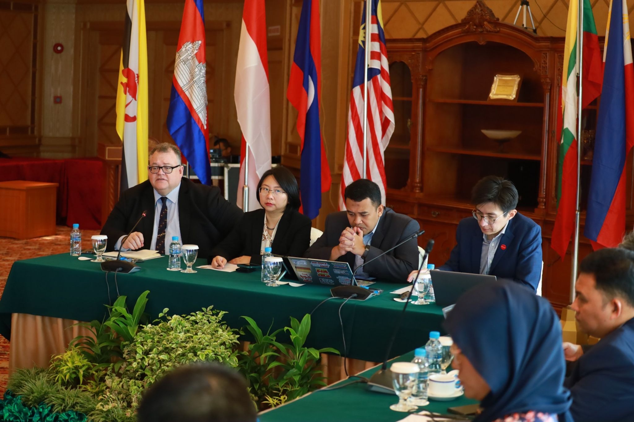 Sau khi MobiFone triển khai mạng 5G trong năm 2025, t&ocirc;i nghĩ tốc độ trung b&igrave;nh Internet băng rộng của Việt Nam c&oacute; thể sẽ vượt qua 100 Mbps, v&agrave; phạm vi phủ s&oacute;ng cũng sẽ được cải thiện