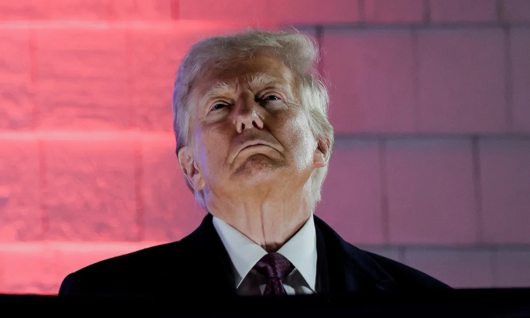 Tổng thống Donald Trump ký sắc lệnh trì hoãn lệnh cấm TikTok, cảnh báo đánh thuế Trung Quốc nếu không chấp nhận thỏa thuận.