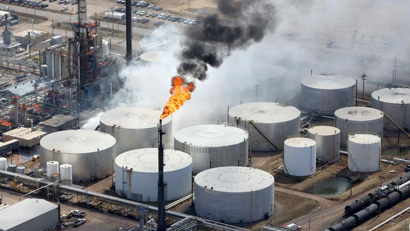 Mỹ là nước phát thải khí nhà kính lớn thứ hai thế giới, chri sau Trung Quốc - Ảnh: Reuters