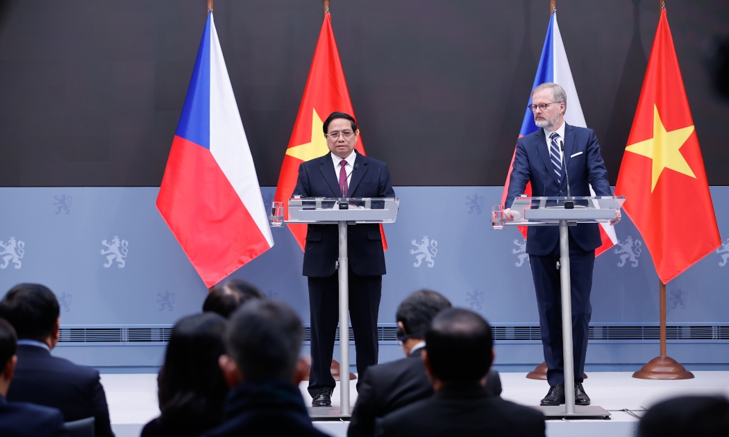 Thủ tướng Phạm Minh Chính và Thủ tướng Cộng hoà Czech Petr Fiala gặp gỡ báo chí thông báo kết quả hội đàm - Ảnh: VGP