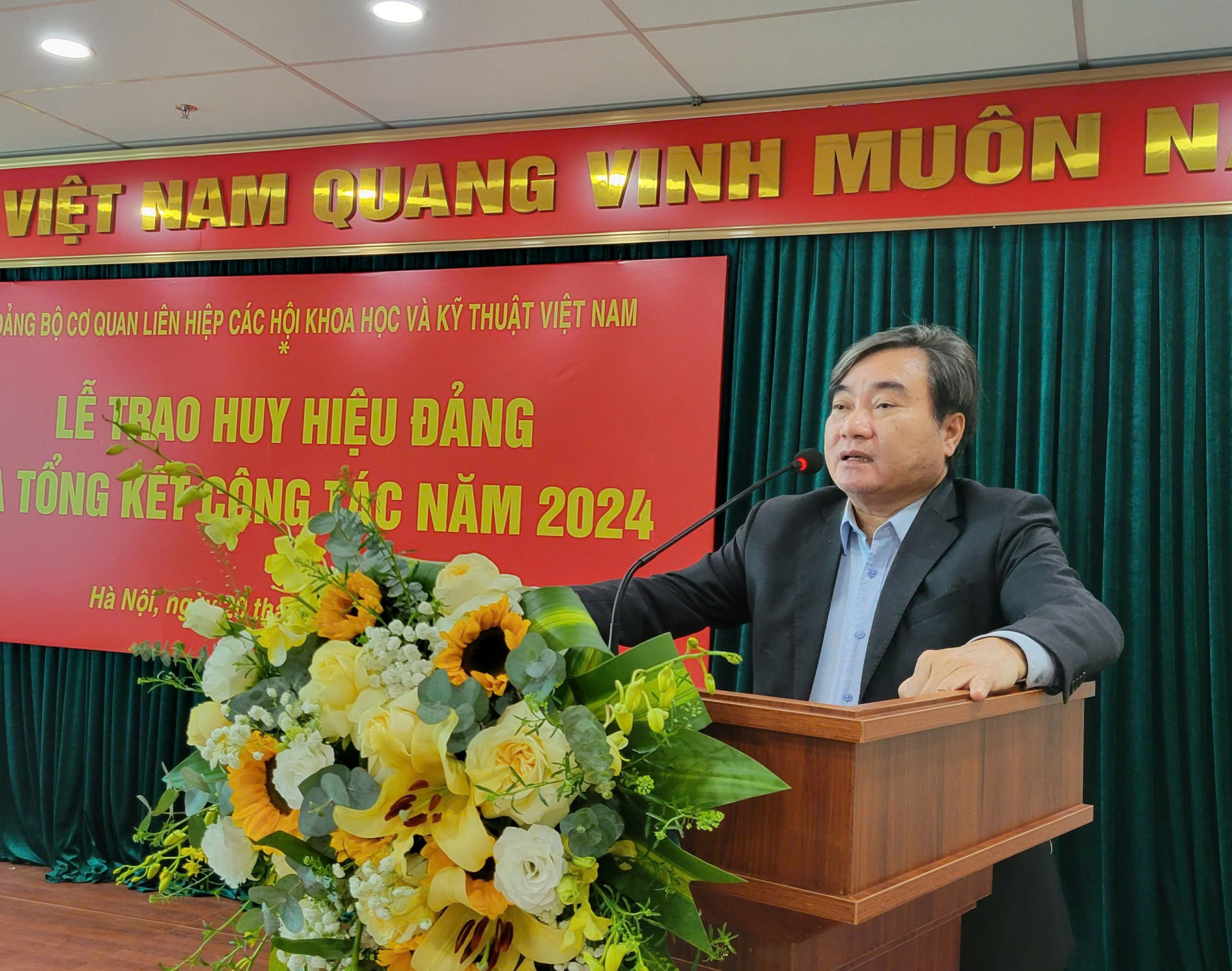 Bí thư Đảng ủy, Phó Chủ tịch Liên hiệp Hội Việt Nam Phạm Quang Thao phát biểu khai mạc buổi lễ.