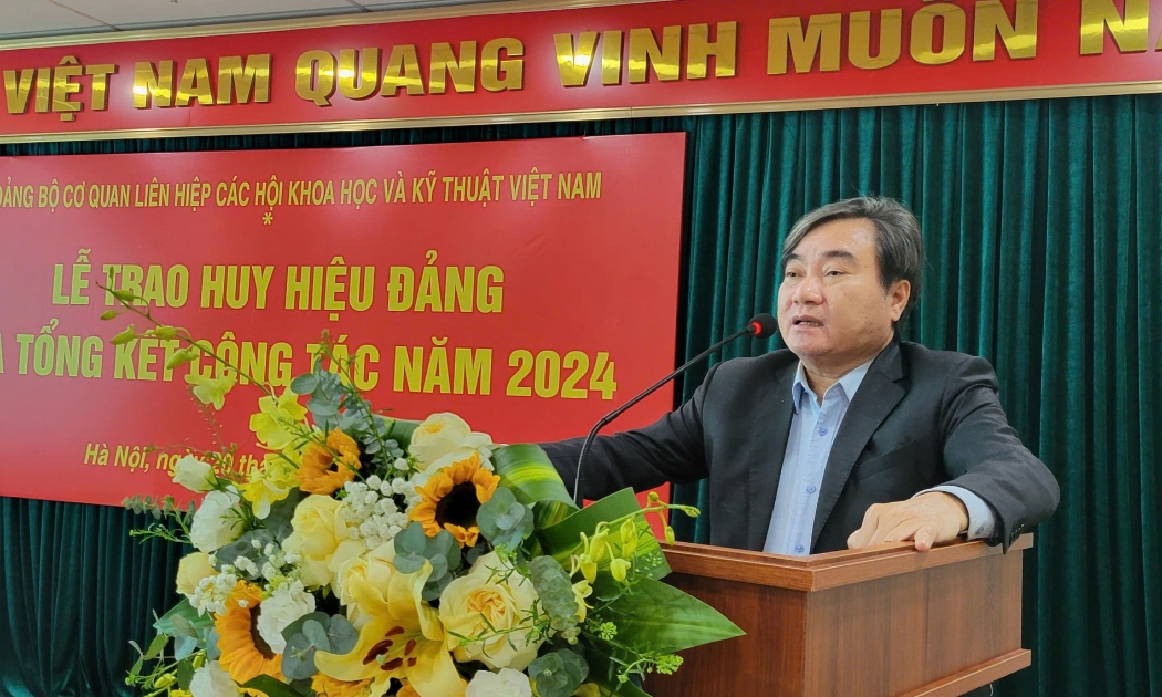 Bí thư Đảng ủy, Phó Chủ tịch Liên hiệp Hội Việt Nam Phạm Quang Thao phát biểu khai mạc buổi lễ.