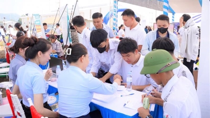 Firms in central Nghe An province seek 40,000 workers post-Tet
