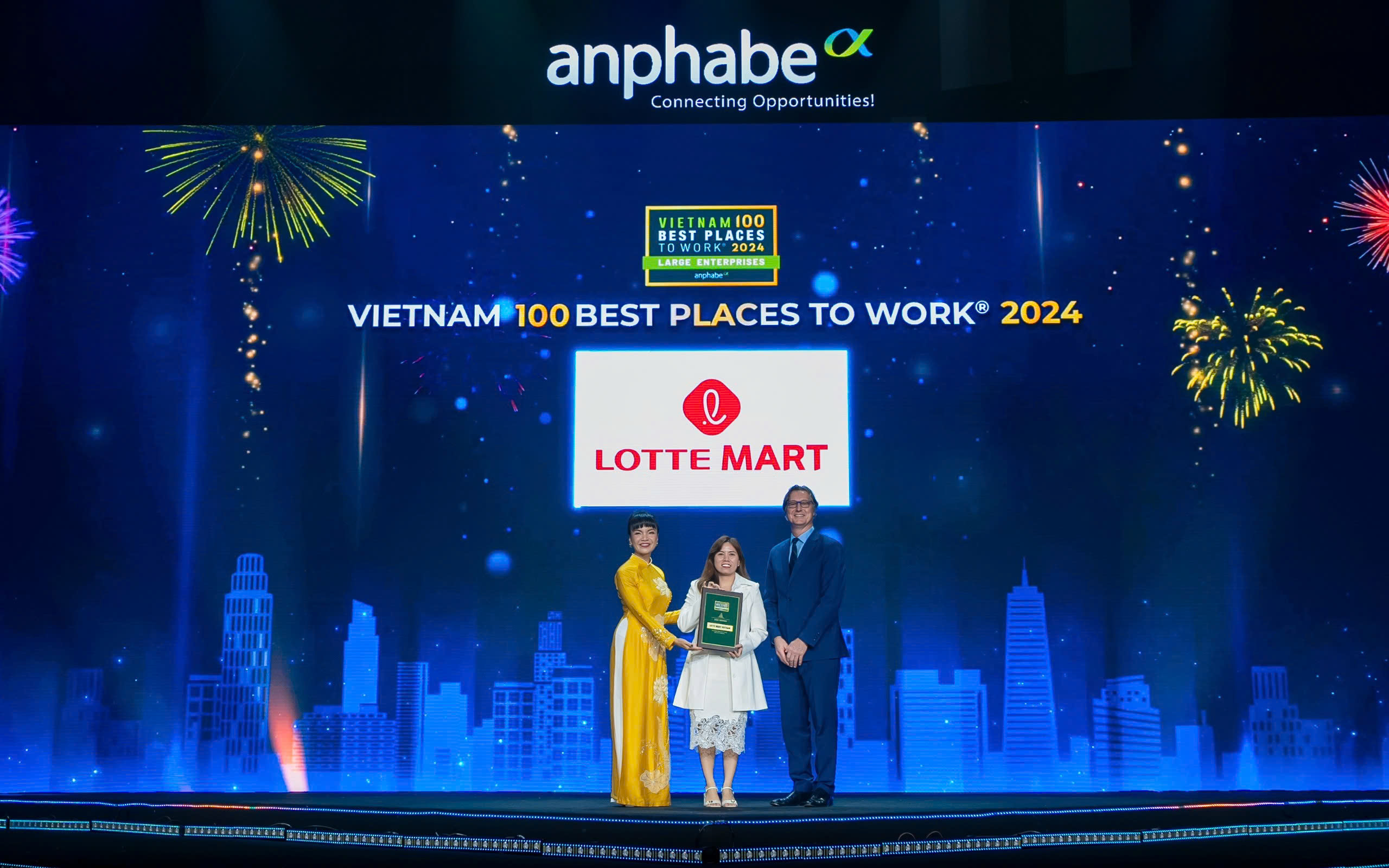 LOTTE Mart được ghi nhận l&agrave; Top 100 Nơi l&agrave;m việc tốt nhất Việt Nam li&ecirc;n tục từ 2017 đến nay.