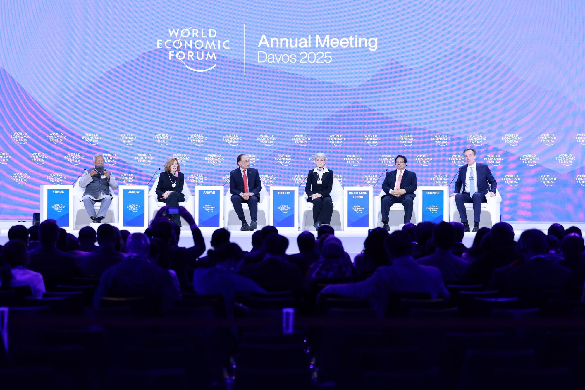 Thủ tướng k&ecirc;u gọi sự hợp t&aacute;c, kết nối giữa ASEAN v&agrave; to&agrave;n cầu, giữa Việt Nam v&agrave; c&aacute;c quốc gia trong ASEAN để c&ugrave;ng ph&aacute;t triển - Ảnh VGP