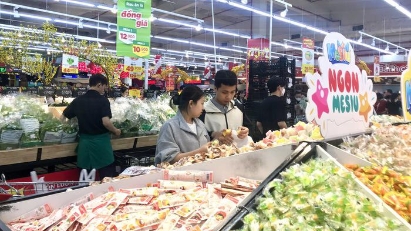 Hanoi increases supply of essential goods for Tet