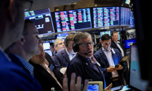 Chứng khoán Mỹ đuối sức vì ông Trump nhắc lại kế hoạch thuế quan, giá dầu tăng cầm chừng